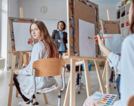 Young girl in a drawing lesson